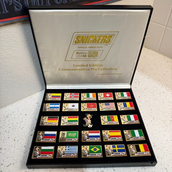 World Cup USA 1994 Snickers Limited Edition Complete National Teams Soccer Pins - Picture 1 of 4